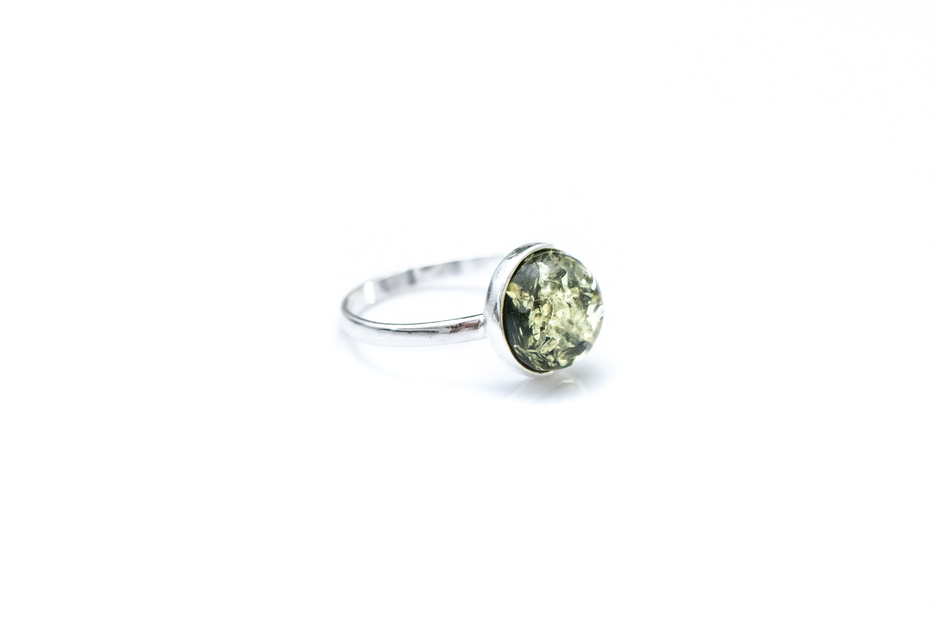 ESSENTIALS Green Amber Solitaire Ring - Minimal and Modern Jewelry Box Must-Have - BEYRUN