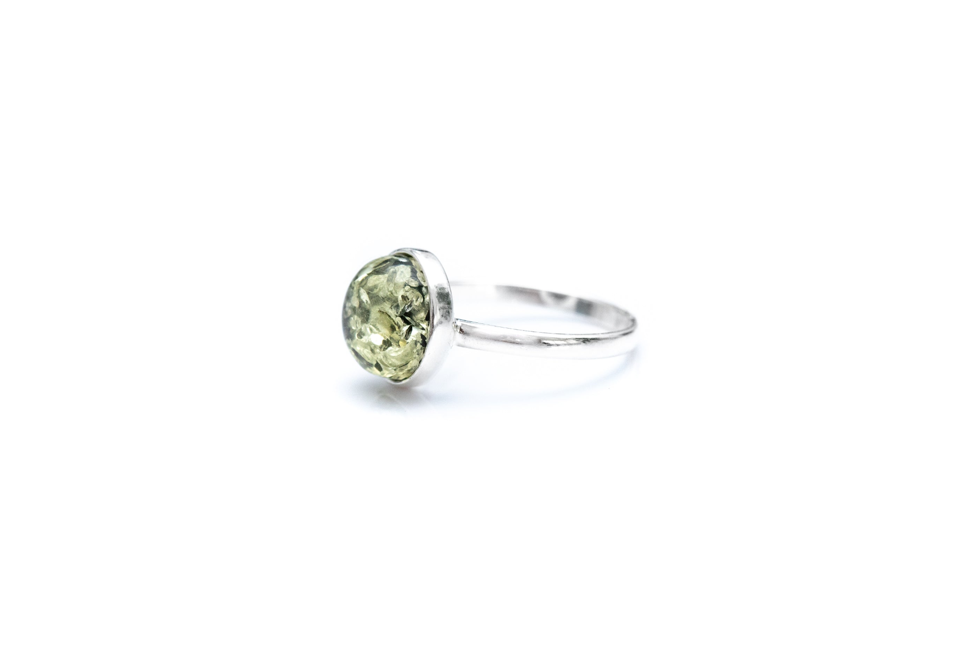 ESSENTIALS Green Amber Solitaire Ring - Minimal and Modern Jewelry Box Must-Have - BEYRUN