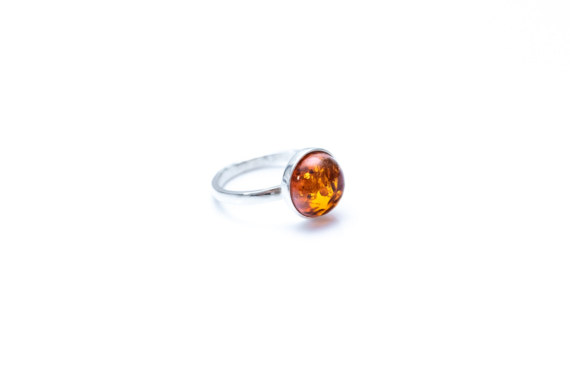 ESSENTIALS Amber Solitaire Ring - Minimal and Modern Jewellery Box Must-Have - BEYRUN