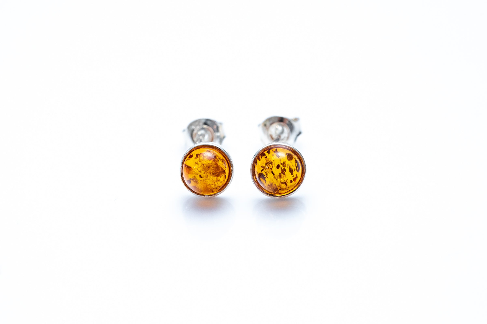 ESSENTIALS Mini Amber Stud Earrings - Minimalistic and Modern Jewelry Must-Have - BEYRUN