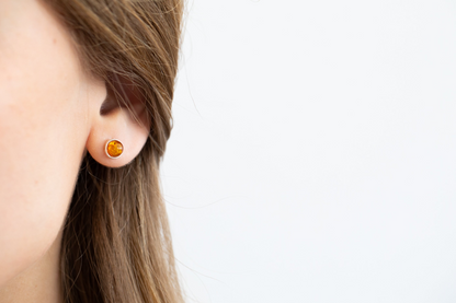 ESSENTIALS Mini Amber Stud Earrings - Minimalistic and Modern Jewelry Must-Have - BEYRUN