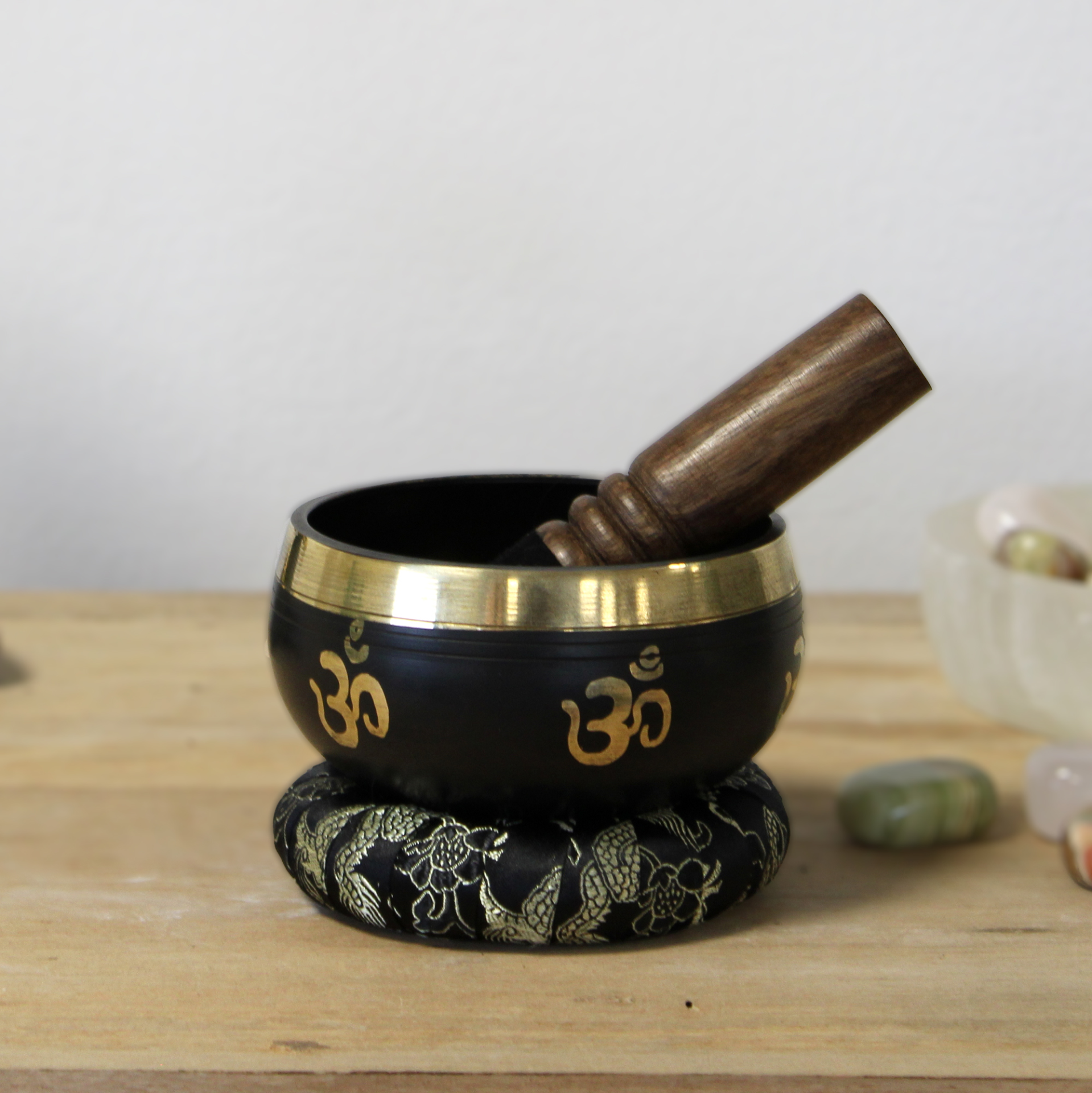 Yoga Om Singing Bowl Set - Create a Peaceful and Harmonious Atmosphere - BEYRUN