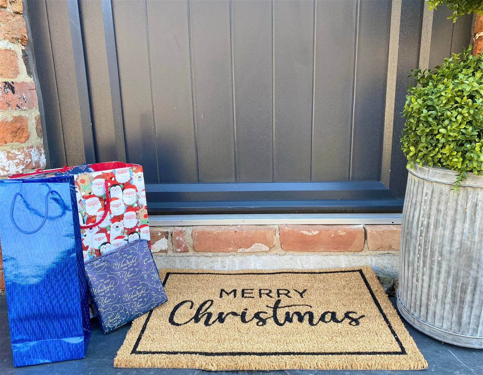 Festive Merry Christmas Doormat 60x40cm - Durable Coir Brown Mat for Your Entranceway - BEYRUN