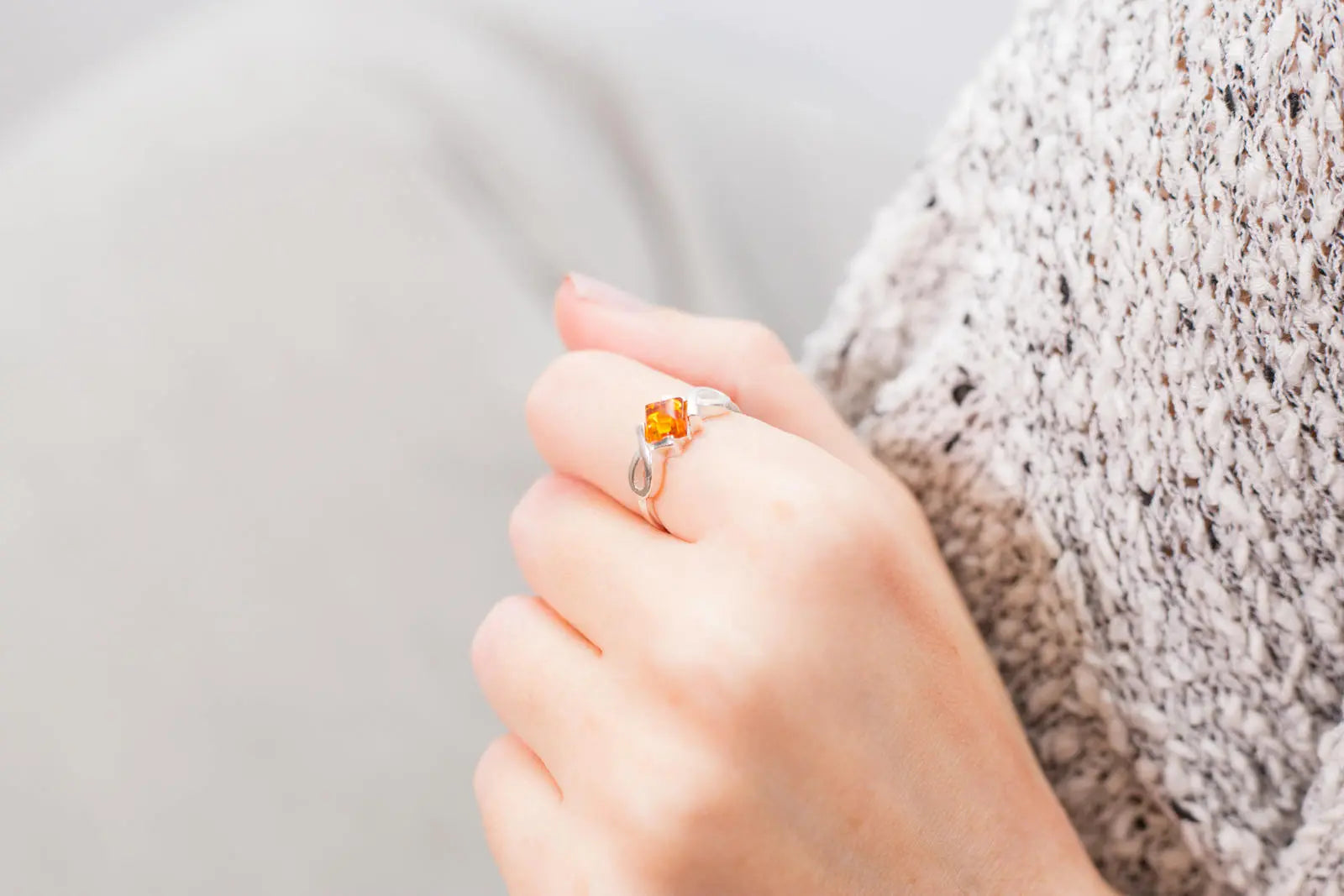 Amber Diamond Infinity Ring - Sparkling Gemstone Accessories for Every Occasion - BEYRUN