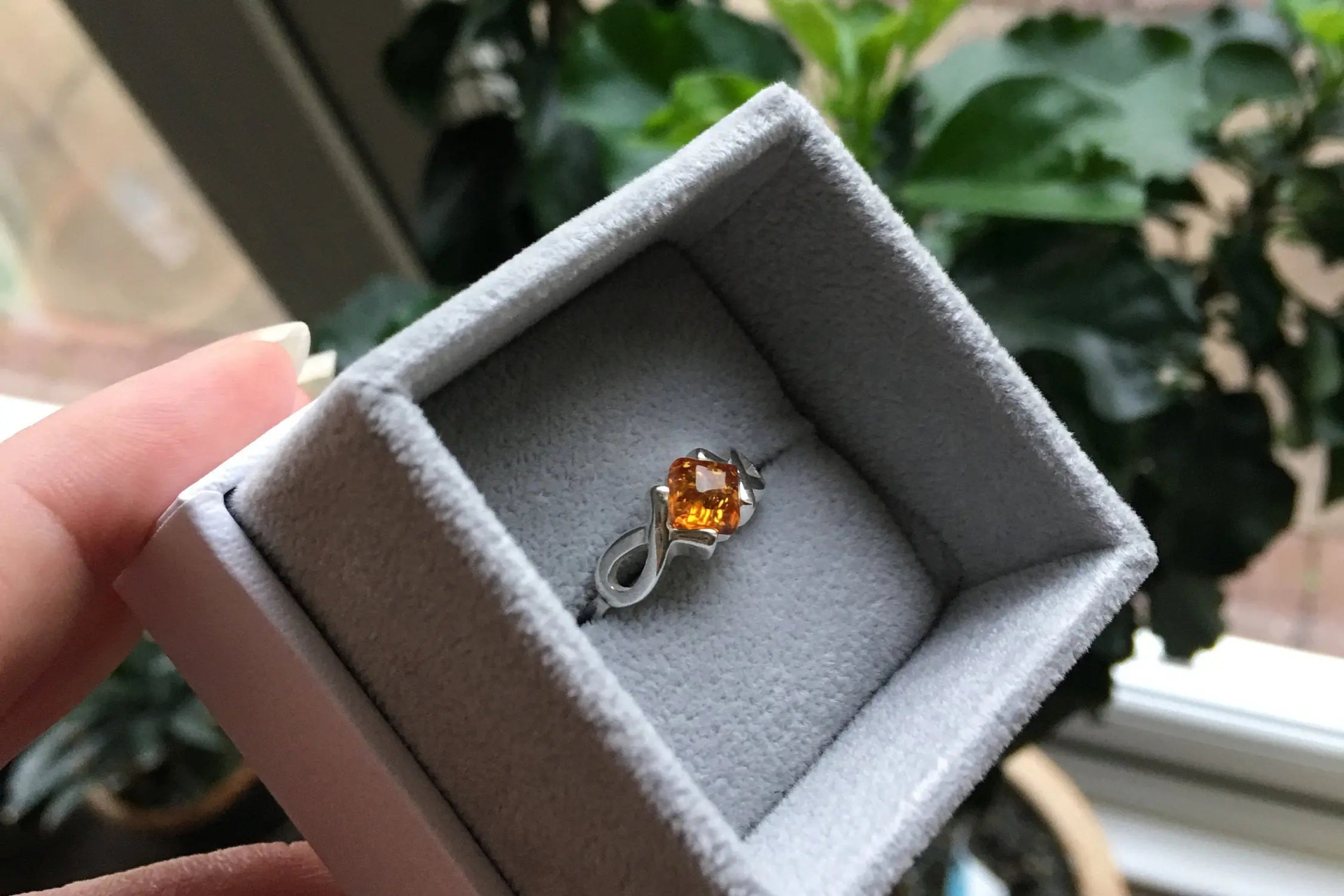 Amber Diamond Infinity Ring - Sparkling Gemstone Accessories for Every Occasion - BEYRUN