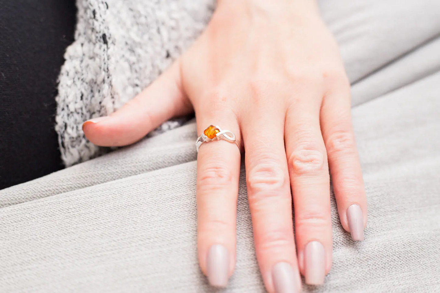 Amber Diamond Infinity Ring - Sparkling Gemstone Accessories for Every Occasion - BEYRUN