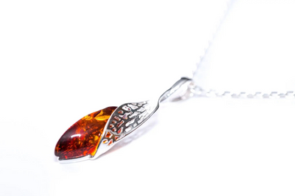 Fancy Top Amber & Silver Pendant | Modern Pendant Necklace - BEYRUN