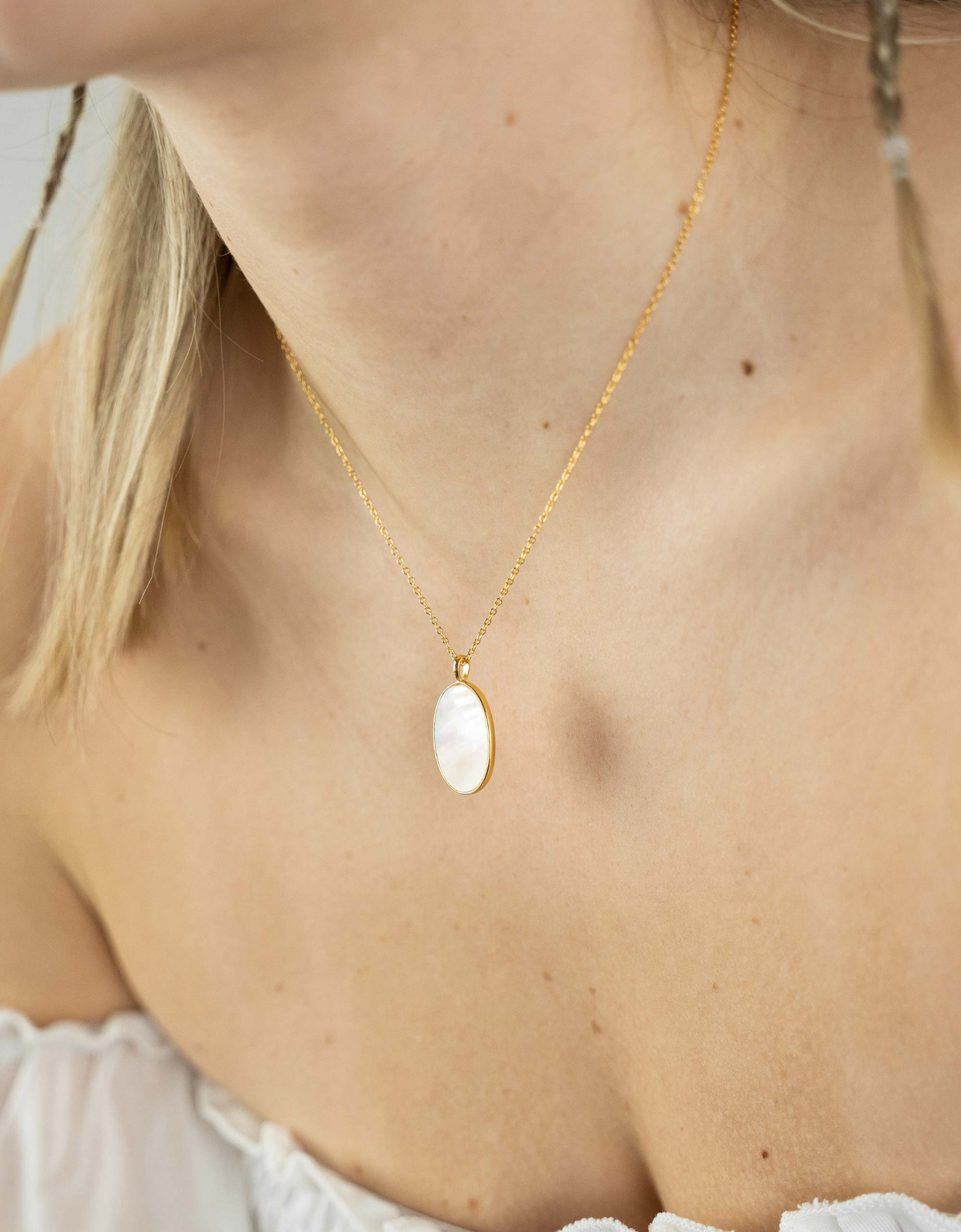 Flat Mother of Pearl Necklace - Exquisite Pendant Necklace - BEYRUN