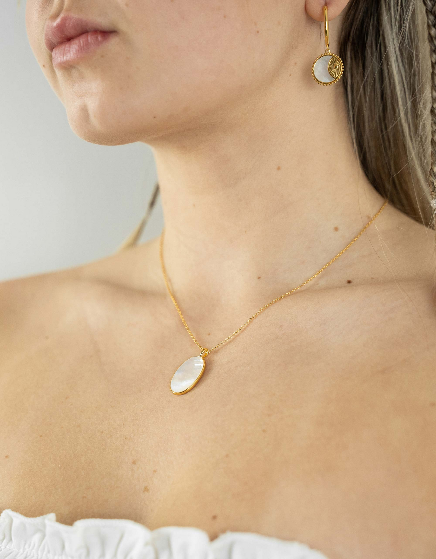 Flat Mother of Pearl Necklace - Exquisite Pendant Necklace - BEYRUN