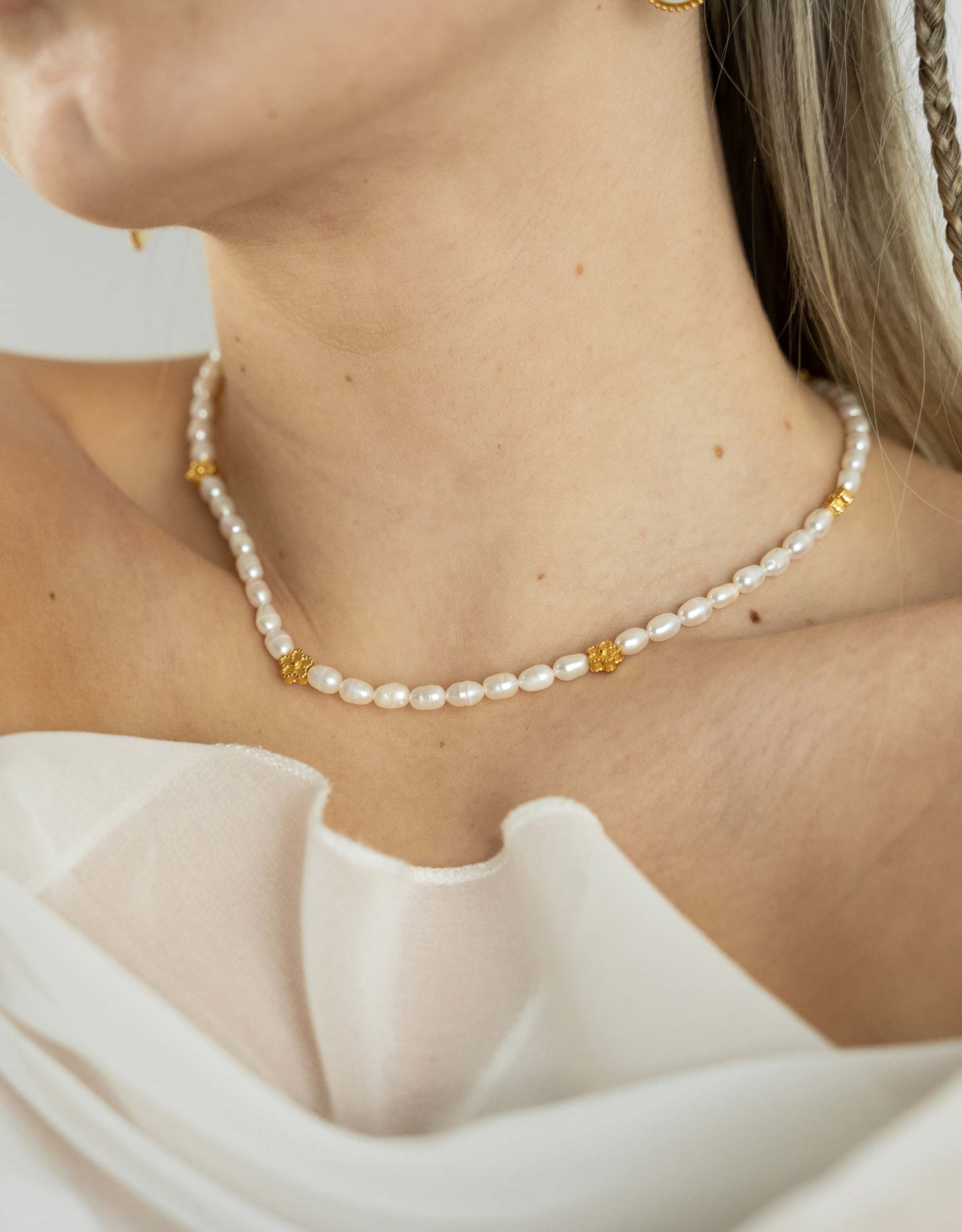 Flower Pearl Necklace - Elegant Floral Design with Freshwater Pearls - BEYRUN