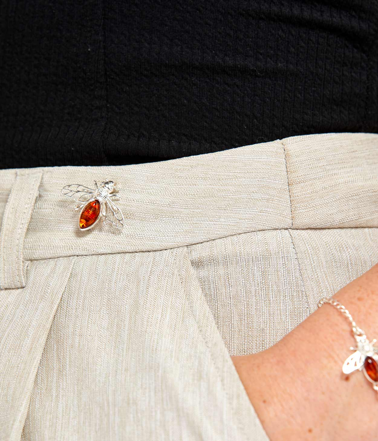 Shop the Exquisite Amber Bee Brooch - Perfect for a Thoughtful and Personalized Gift - BEYRUN